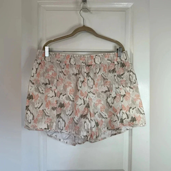 Free People Pants - NWT Free People Movement Women’s In The Wild Ivory Combo Printed Shorts